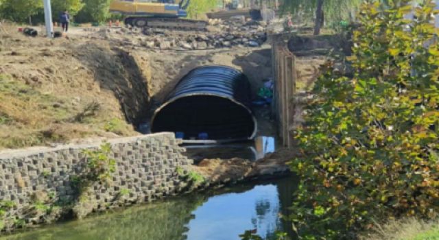 东陈路改扩建工程钢波纹板箱涵施工圆满完成